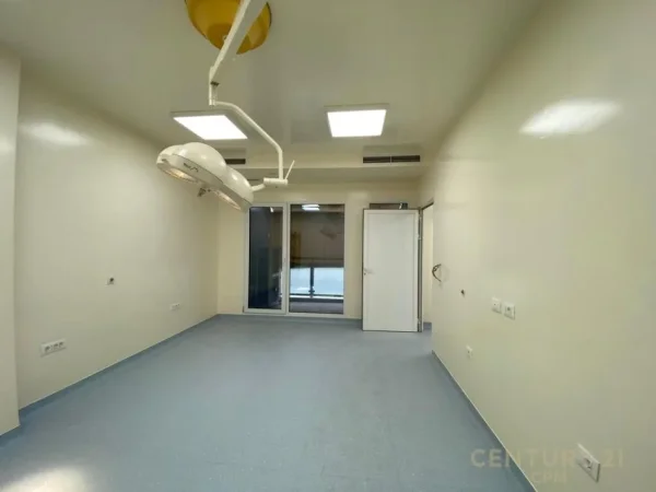 Tirane, jepet me qera ambjent biznesi Kati 1, 150 m² 2.700 € (Kika 2, Komuna e Parisit)