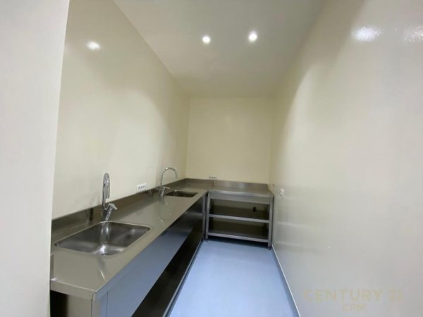 Tirane, jepet me qera ambjent biznesi Kati 1, 150 m² 2.700 € (Kika 2, Komuna e Parisit)