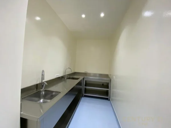 Tirane, jepet me qera ambjent biznesi Kati 1, 150 m² 2.700 € (Kika 2, Komuna e Parisit)