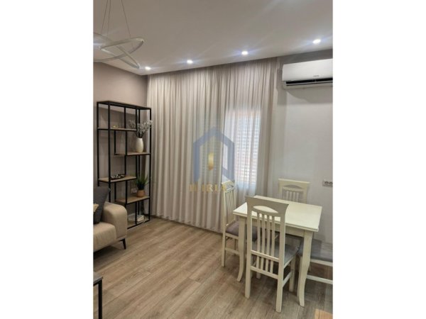 Tirane, jepet me qera apartament 1+1+Ballkon Kati 3, 65 m² 600 € 