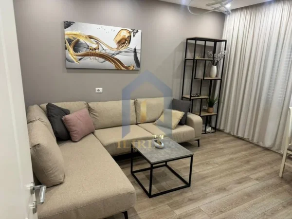Tirane, jepet me qera apartament 1+1+Ballkon Kati 3, 65 m² 600 €