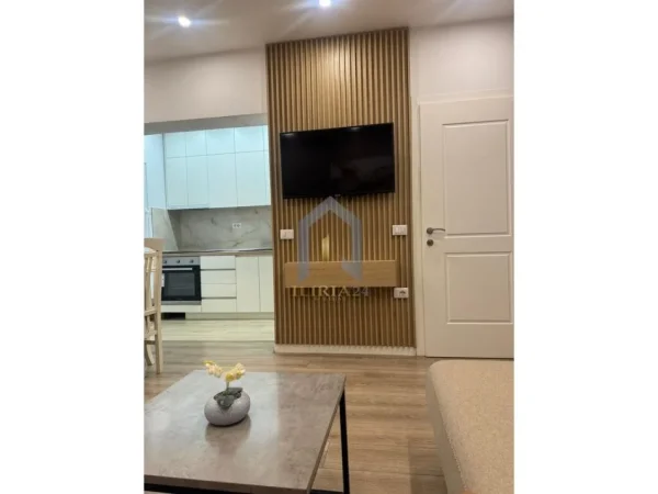 Tirane, jepet me qera apartament 1+1+Ballkon Kati 3, 65 m² 600 €