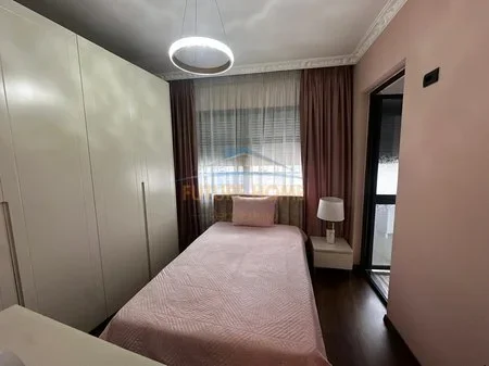 Tirane, shitet apartament 3+1 Kati 8, 112 m² 168.000 € (Unaza e Re)