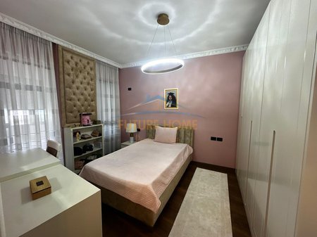 Tirane, shitet apartament 3+1 Kati 8, 112 m² 168.000 € (Unaza e Re)