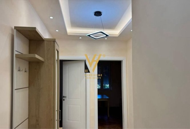Tirane, jepet me qera apartament 1+1+Ballkon Kati 3, 74 m² 600 € (MEDRESEJA)