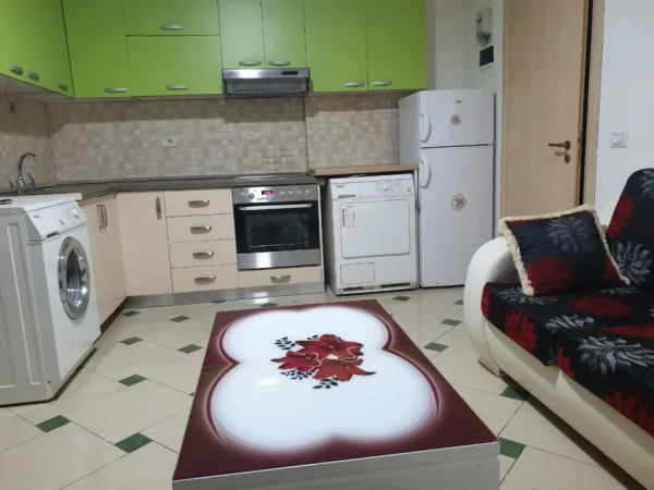 Tirane, jepet me qera nga Pronari, pa-komision apartament 1+1 Kati 1, 65 m² 400 € (Rrapo hekali)