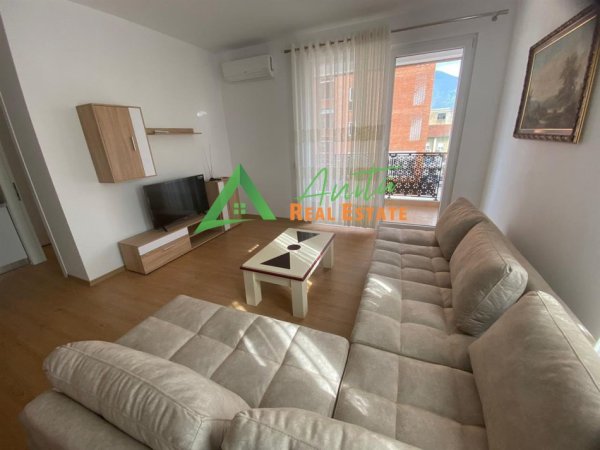 Tirane, jepet me qera apartament 2+1+Ballkon Kati 3, 100 m² 65000 Leke (Rruga Dibres)