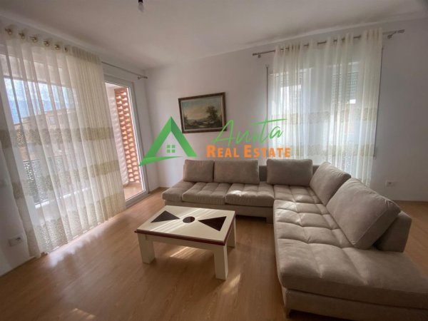 Tirane, jepet me qera apartament 2+1+Ballkon Kati 3, 100 m² 65000 Leke (Rruga Dibres)