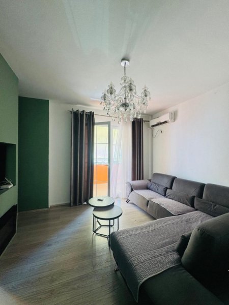 Tirane, jepet me qera apartament 2+1+Ballkon Kati 2, 85 m² 550 € (Astir , prane bar 2 palmave)