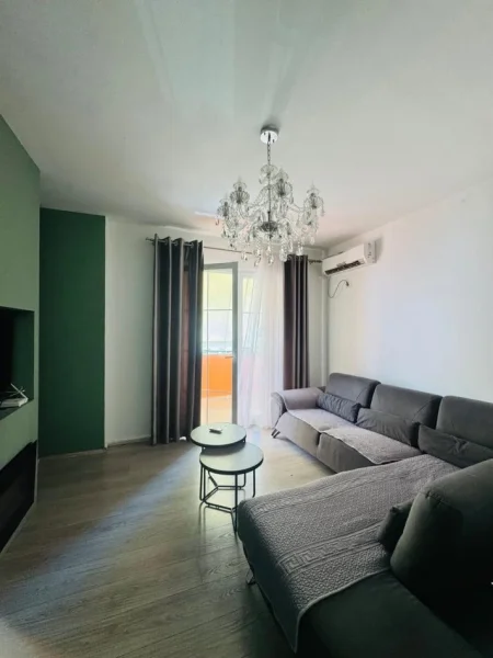 Tirane, jepet me qera apartament 2+1+Ballkon Kati 2, 85 m² 550 € (Astir , prane bar 2 palmave)