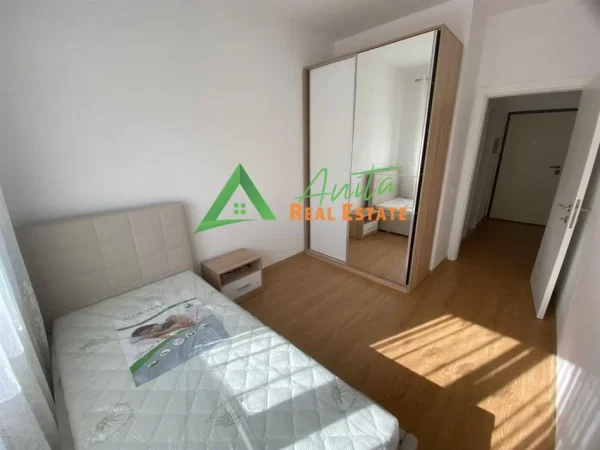 Tirane, jepet me qera apartament 2+1+Ballkon Kati 3, 100 m² 65000 Leke (Rruga Dibres)