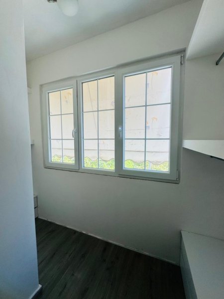 Tirane, jepet me qera apartament 2+1+Ballkon Kati 2, 85 m² 550 € (Astir , prane bar 2 palmave)