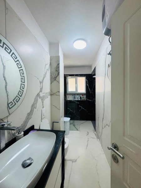 Tirane, jepet me qera apartament 2+1+Ballkon Kati 2, 85 m² 550 € (Astir , prane bar 2 palmave)