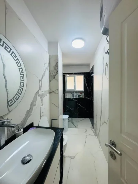 Tirane, jepet me qera apartament 2+1+Ballkon Kati 2, 85 m² 550 € (Astir , prane bar 2 palmave)