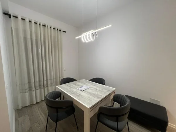 Tirane, shitet apartament 2+1 Kati 2, 88 m²