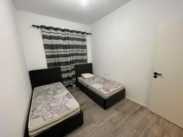Tirane, shitet apartament 2+1 Kati 2, 88 m²