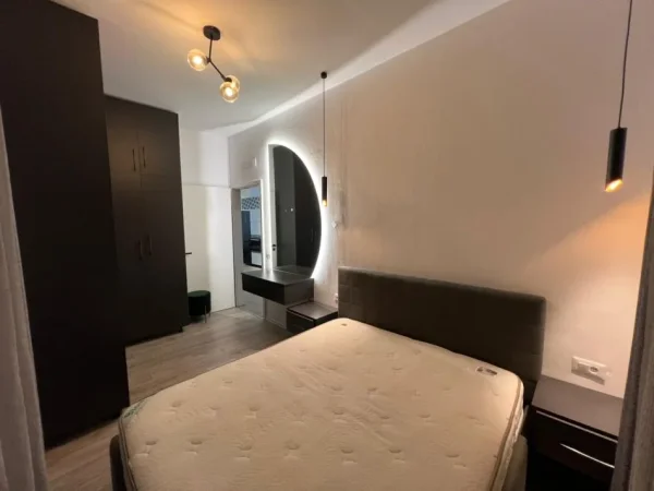 Tirane, shitet apartament 2+1 Kati 2, 88 m²