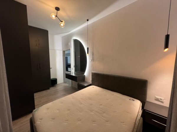 Tirane, shitet apartament 2+1 Kati 2, 88 m²