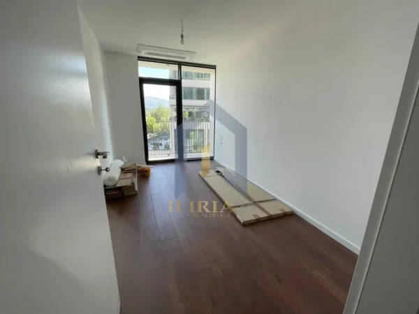 Tirane, jepet me qera apartament 2+1+Ballkon Kati 1, 95 m² 1.300 €