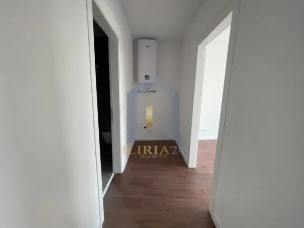 Tirane, jepet me qera apartament 2+1+Ballkon Kati 1, 95 m² 1.300 €