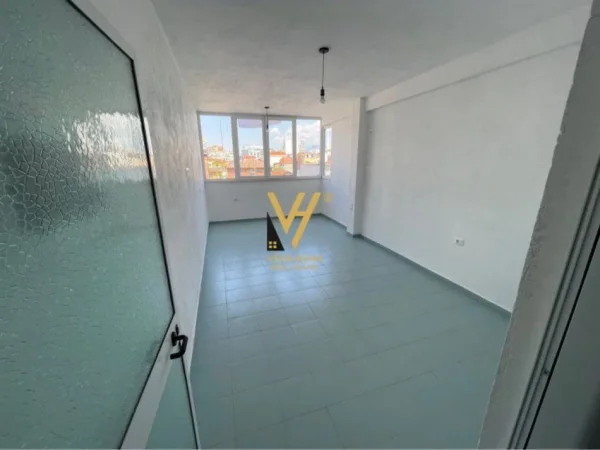 Tirane, jepet me qera ambjent biznesi Kati 0, 90 m² 900 € (SELVIA)
