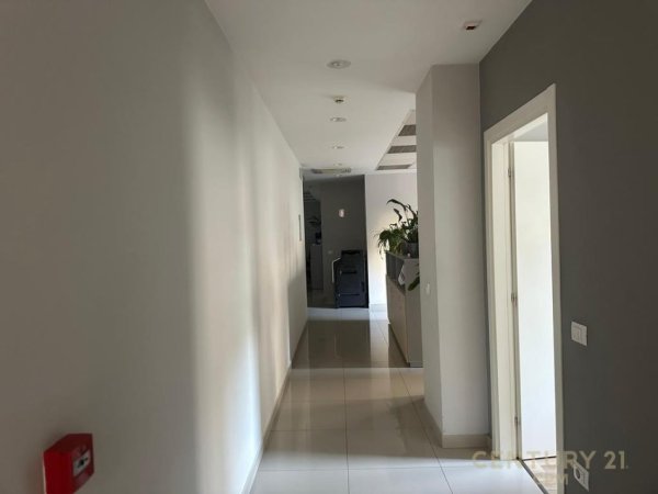 Tirane, jepet me qera zyre Kati 1, 356 m² 6.500 € 