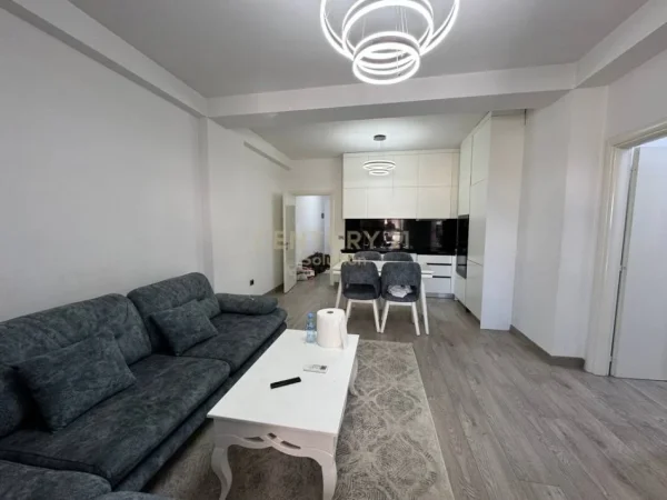 Tirane, jepet me qera apartament 2+1 Kati 4, 103 m² 620 € 