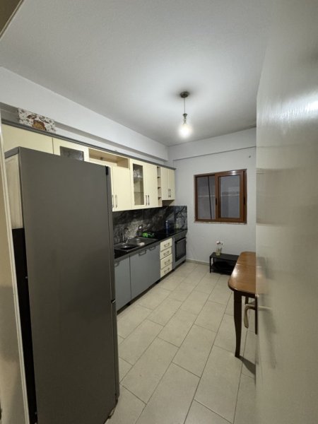 Tirane, jepet me qera apartament 2+1+Ballkon Kati 1, 100 m² 350 € (Sanatorium)
