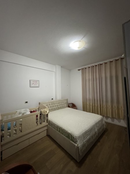 Tirane, jepet me qera apartament 2+1+Ballkon Kati 1, 100 m² 350 € (Sanatorium)