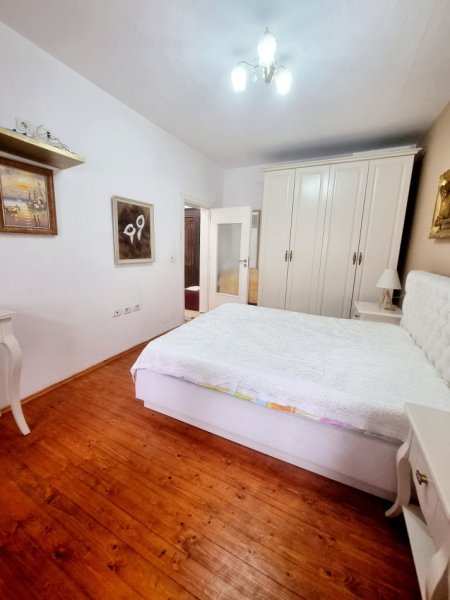 Tirane, jepet me qera apartament 2+1 Kati 3, 100 m² 700 € (Rruga Kosovareve)