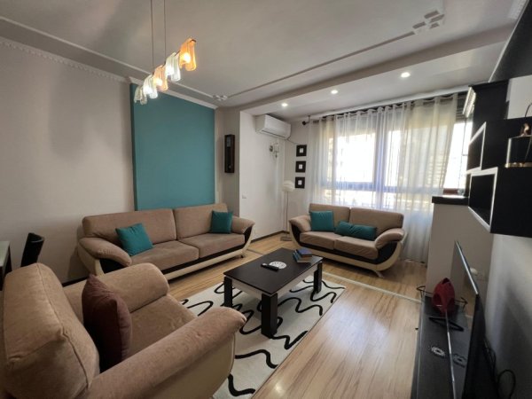 Tirane, jepet me qera apartament 2+1 Kati 5, 900 € 