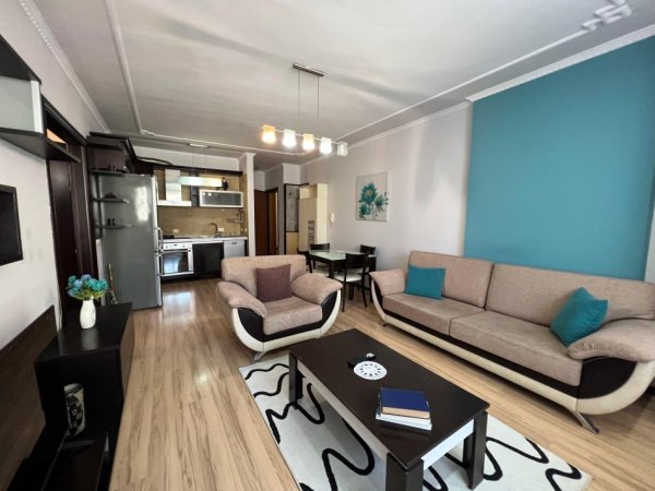 Tirane, jepet me qera apartament 2+1 Kati 5, 900 € 