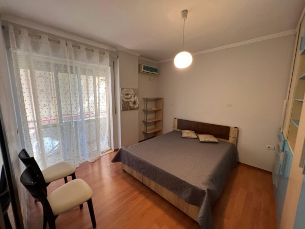 Tirane, jepet me qera apartament 2+1 Kati 5, 900 € 
