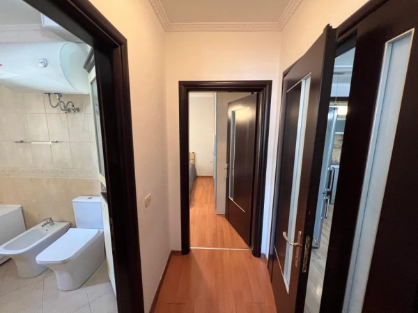 Tirane, jepet me qera apartament 2+1 Kati 5, 900 € 