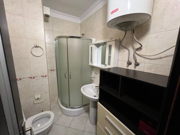 Tirane, jepet me qera apartament 2+1 Kati 5, 900 € 