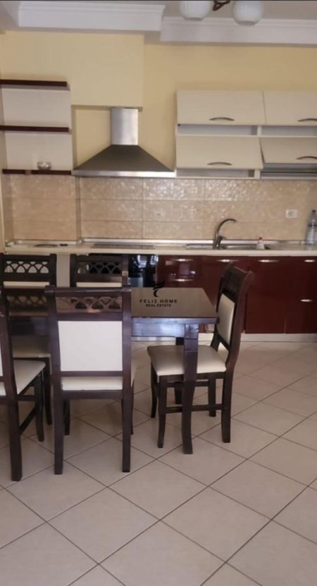 Tirane, jepet me qera apartament 2+1+Ballkon Kati 2, 100 m² 450 € 