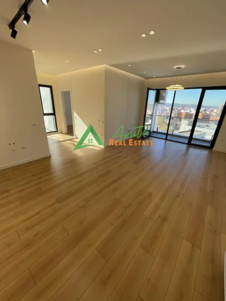 Tirane, jepet me qera zyre , 106 m² 750 € (Rruga e Dibres)