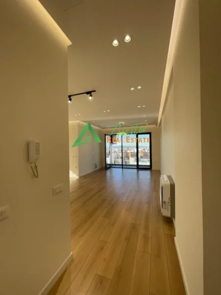 Tirane, jepet me qera zyre , 106 m² 750 € (Rruga e Dibres)