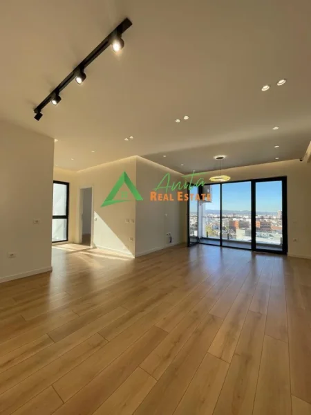 Tirane, jepet me qera zyre , 106 m² 750 € (Rruga e Dibres)