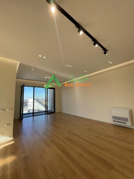 Tirane, jepet me qera zyre , 106 m² 750 € (Rruga e Dibres)