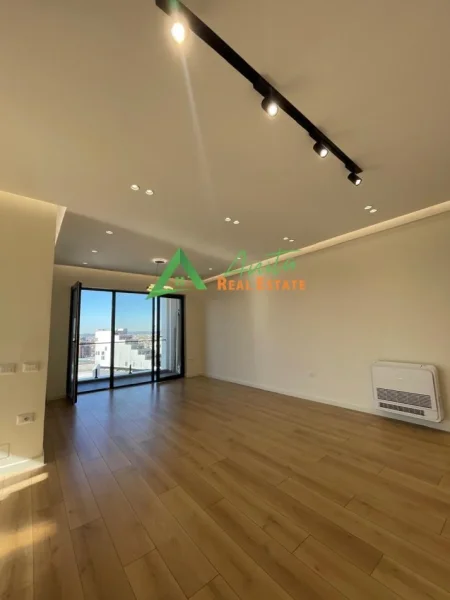 Tirane, jepet me qera zyre , 106 m² 750 € (Rruga e Dibres)