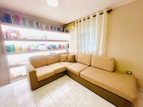 Tirane, jepet me qera apartament 2+1 Kati 4, 72 m² 440 € (Ish Restorant Durrsi)