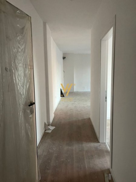 Tirane, jepet me qera zyre Kati 6, 90 m² 1.000 € (MYSLYM SHYRI)