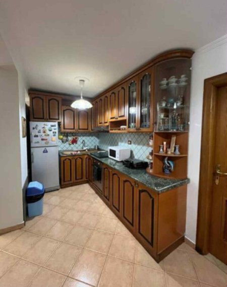 Tirane, jepet me qera apartament 2+1+Ballkon Kati 2, 85 m² 700 € (TE 21 DHJETORI)