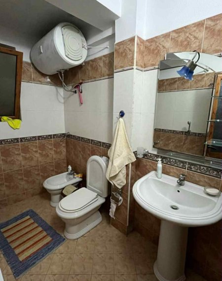 Tirane, jepet me qera apartament 2+1+Ballkon Kati 2, 85 m² 700 € (TE 21 DHJETORI)