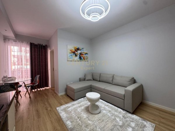 Tirane, jepet me qera apartament 1+1 Kati 3, 55 m² 430 € (Yzberish)