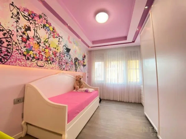 Tirane, jepet me qera apartament 2+1 Kati 5, 120 m² 1.500 € (Libri Universitar)