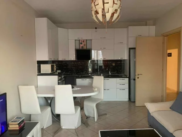 Tirane, jepet me qera apartament 2+1+Ballkon Kati 8, 90 m² 550 € (STIR AFER RESIDENCA KLENSI)