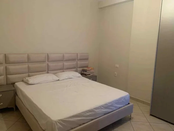 Tirane, jepet me qera apartament 2+1+Ballkon Kati 8, 90 m² 550 € (STIR AFER RESIDENCA KLENSI)