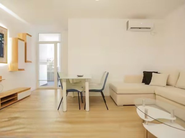 Tirane, jepet me qera apartament 2+1 Kati 2, 85 m² 750 € 